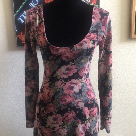 Sparkle and Fade winter Flower Dress. - Picture 2 of 7